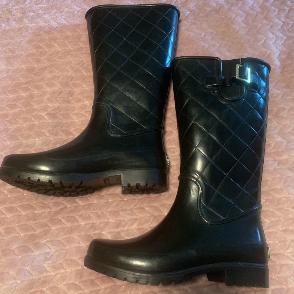 Sperry Top-Sider size 7 Waterproof rubber boot.